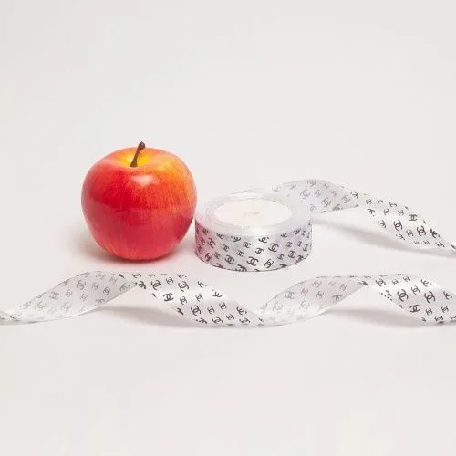 Лента атласная, 25мм х 20м, с рисунком  белая/коричневая