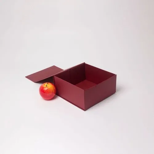 Коробка самосборная на магнитах 21х10х20, бордо, дизайнерская бумага