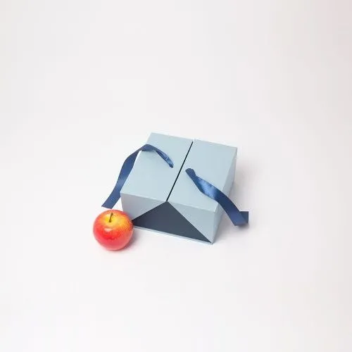 Коробка с откидной крышкой 18х10х18, синий/голубой, дизайнерская бумага, атласная лента